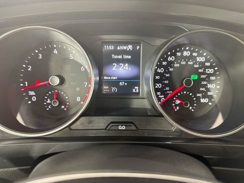 Used 2018 Volkswagen Tiguan SEL AWD/4WD image 16