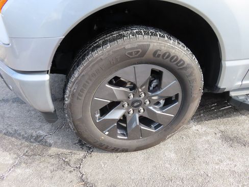 Used 2024 Ford F150 Lightning Lariat image 14