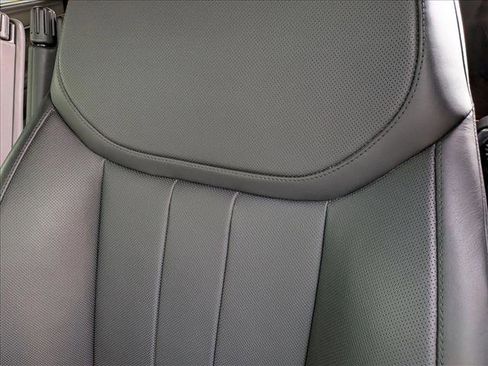 Certified 2025 Land Rover Range Rover SE AWD/4WD image 14