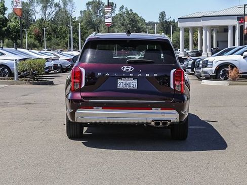 Used 2024 Hyundai Palisade Calligraphy FWD image 4