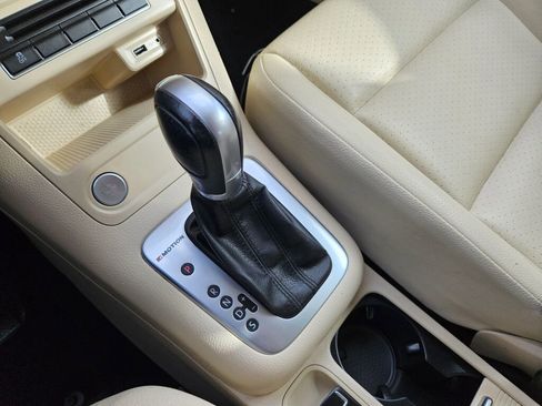 Used 2017 Volkswagen Tiguan S image 24