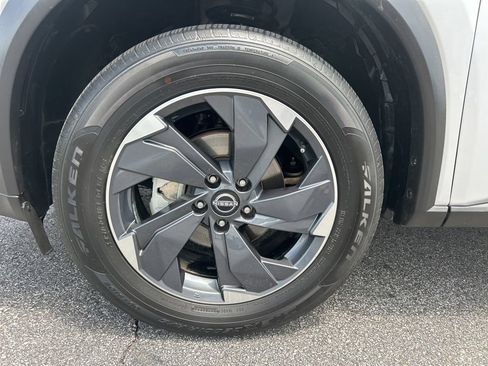 Used 2025 Nissan Rogue SV FWD image 34