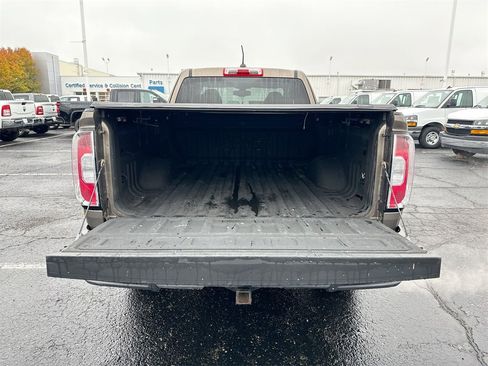 Used 2015 GMC Canyon SLT image 24