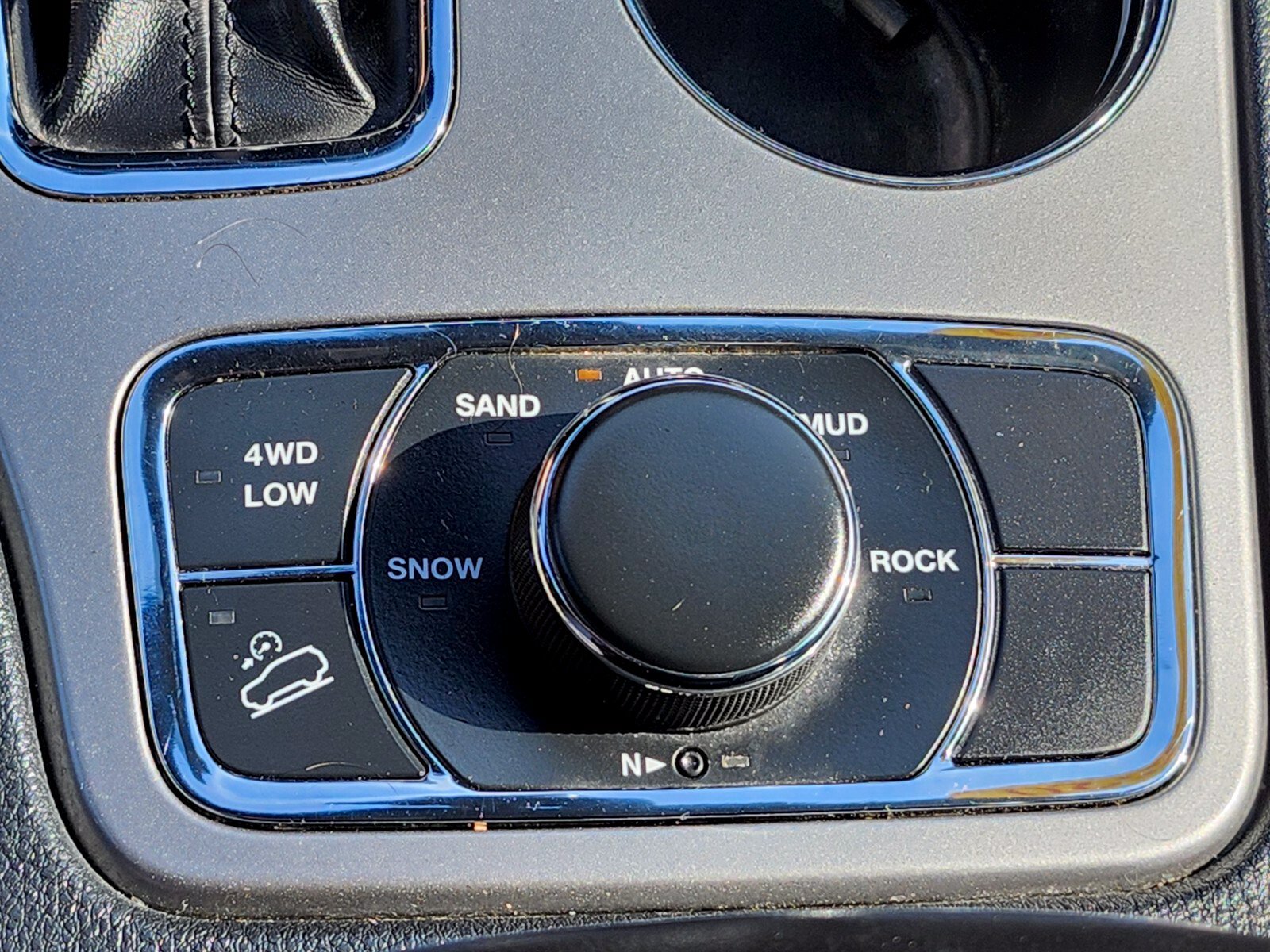 Used 2020 Jeep Grand Cherokee Limited AWD/4WD image 23