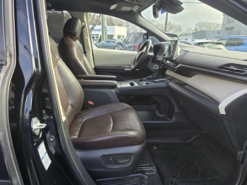 Certified 2022 Toyota Sienna Platinum image 10