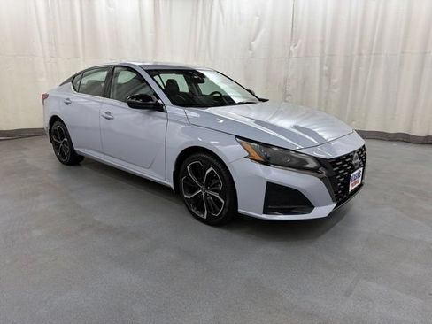Used 2023 Nissan Altima 2.5 SR w/ SR Premium Package AWD/4WD image 1
