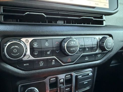 New 2025 Jeep Gladiator Sport image 20