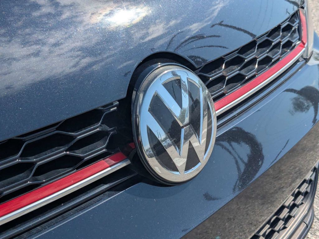 Used 2020 Volkswagen GTI SE FWD image 11