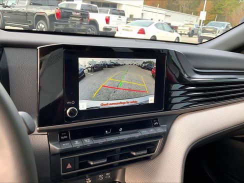 Used 2025 Toyota Camry SE image 27