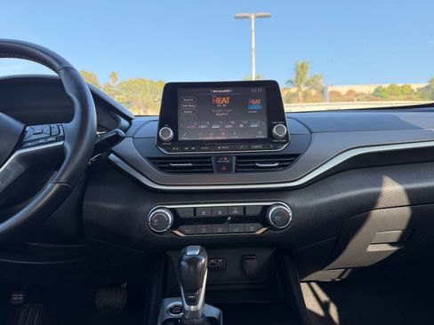 Used 2025 Nissan Altima 2.5 SR image 18