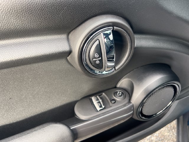 Used 2022 MINI Cooper 2-Door Hardtop FWD image 30