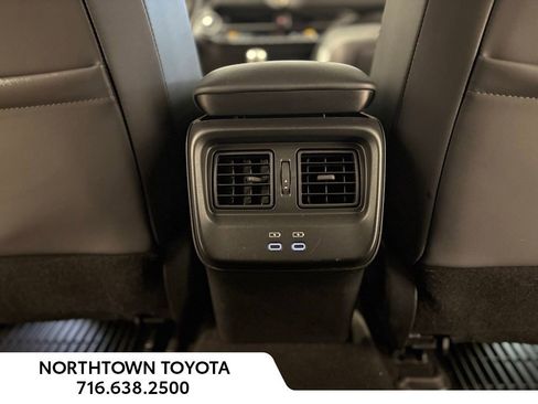 Used 2023 Toyota Crown Limited image 27