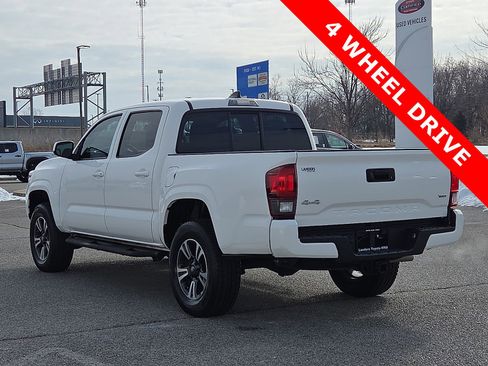 Used 2022 Toyota Tacoma SR image 4