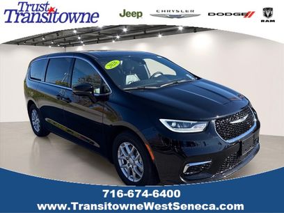 Used 2026 Chrysler Pacifica Select