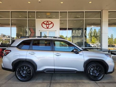 Used 2025 Subaru Forester Limited w/ Popular Package AWD/4WD image 3