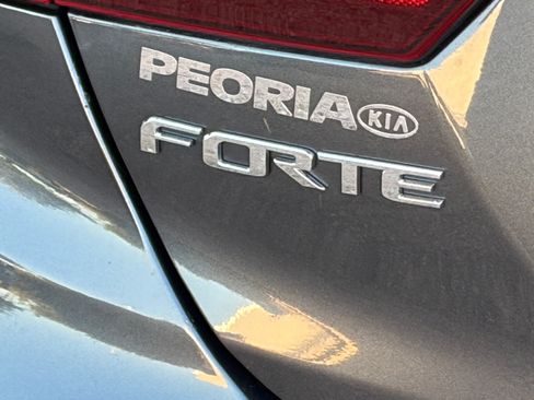 Used 2020 Kia Forte LXS FWD image 7