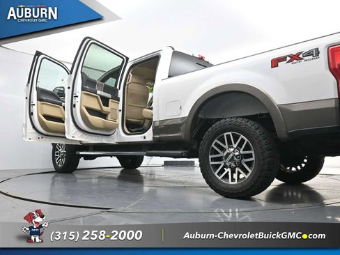 Used 2019 Ford F250 Lariat w/ Lariat Ultimate Package AWD/4WD image 39
