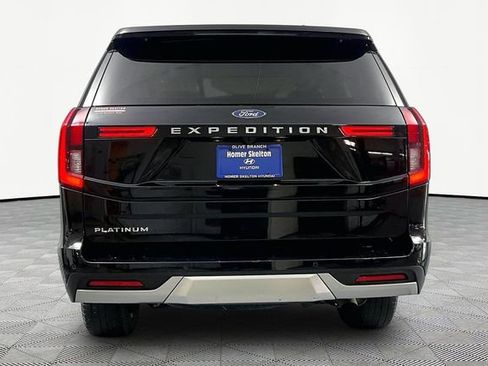Used 2025 Ford Expedition Platinum w/ Driver's Package AWD/4WD image 4