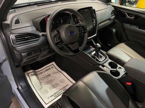 Used 2025 Subaru Forester Touring AWD/4WD image 9