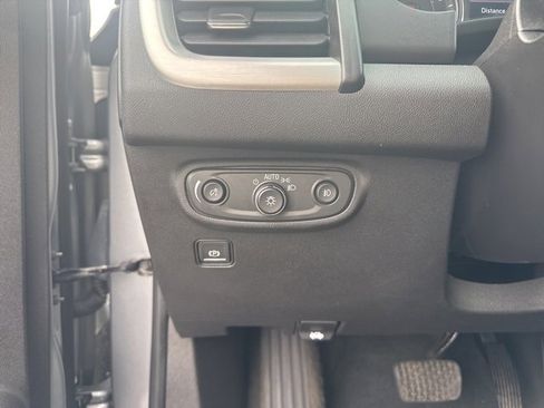 Used 2024 GMC Terrain SLT image 16