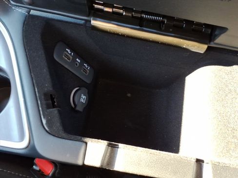 Used 2022 Dodge Challenger R/T w/ Blacktop Package image 29