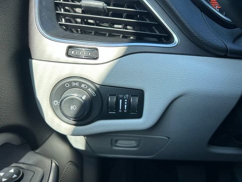 Used 2021 Jeep Cherokee Latitude Plus FWD image 45
