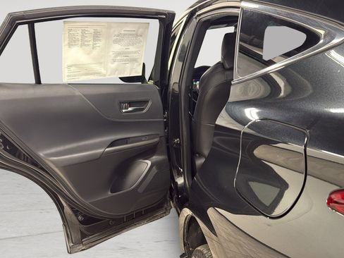 Used 2022 Toyota Venza Limited w/ Advanced Technology Package image 37