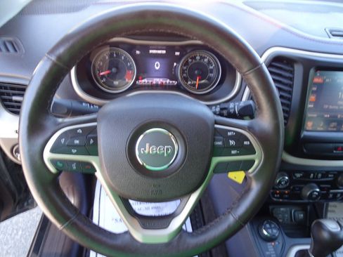 Used 2015 Jeep Cherokee Trailhawk w/ Leather Interior Group AWD/4WD image 14