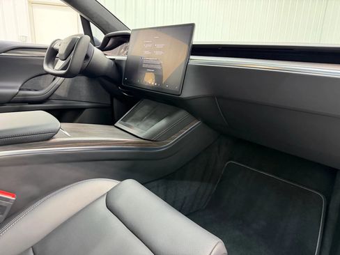 Used 2023 Tesla Model X image 14