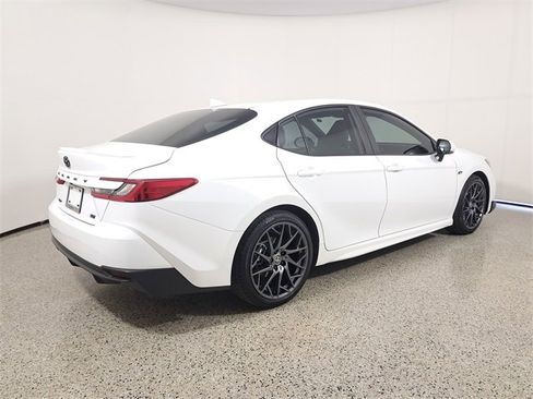 Used 2025 Toyota Camry SE image 5