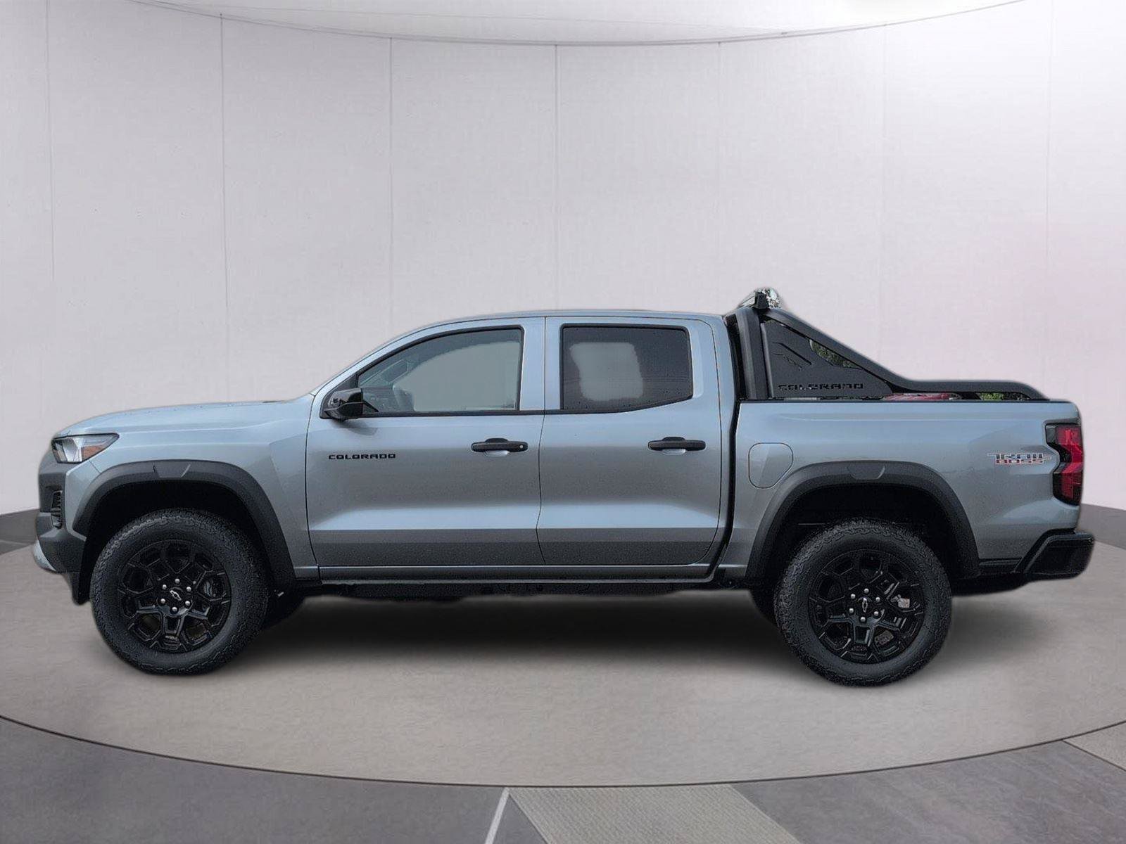 New 2026 Chevrolet Colorado Trail Boss w/ Midnight Edition AWD/4WD image 2