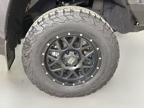 Used 2022 Toyota Tundra SR5 w/ SR5 Premium Package AWD/4WD image 27