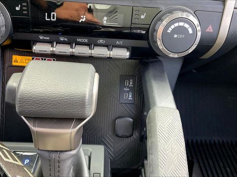 Certified 2024 Toyota Tacoma SR5 image 31