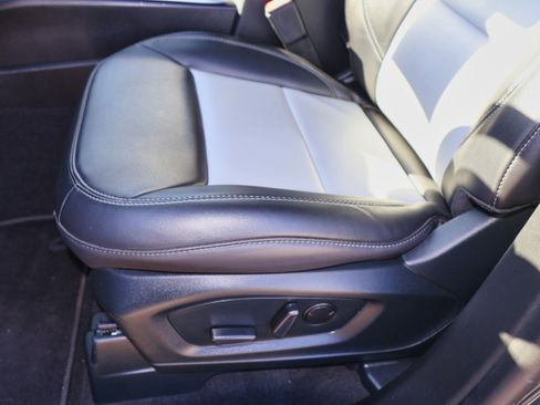 Used 2023 Ford Explorer XLT w/ Equipment Group 202A image 13