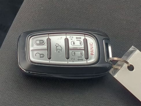 Used 2017 Chrysler Pacifica Touring image 42