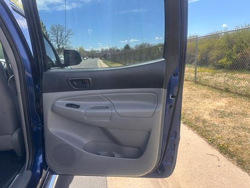 Used 2014 Toyota Tacoma 4x4 Double Cab w/ TRD Sport Package image 9