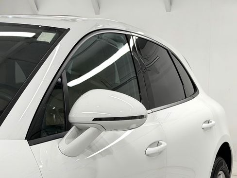 Certified 2025 Porsche Macan image 19