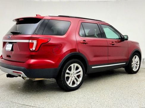 Used 2017 Ford Explorer XLT w/ Equipment Group 202A image 5