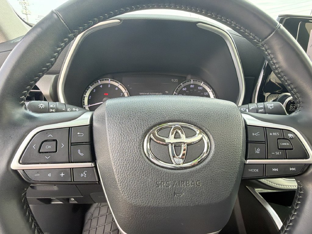 Used 2024 Toyota Highlander XLE FWD image 28