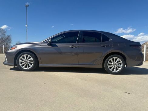 Used 2023 Toyota Camry LE image 3
