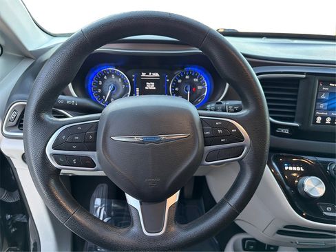 Used 2021 Chrysler Voyager Lxi image 17