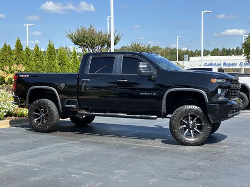 Used 2020 Chevrolet Silverado 2500 Custom w/ Custom Value Package AWD/4WD image 3