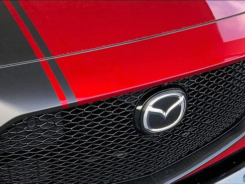 Used 2024 MAZDA MAZDA3 Hatchback w/Premium Plus Pkg image 32