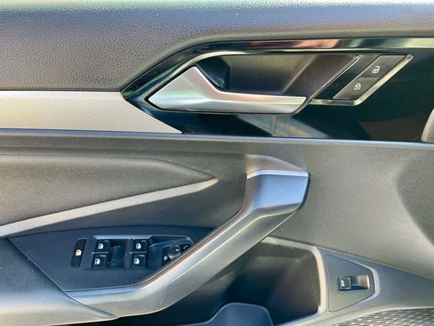 Used 2019 Volkswagen Jetta R-Line w/ R-Line Cold Weather Package image 19