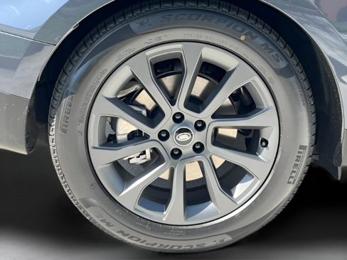 Used 2025 Land Rover Range Rover Sport image 37