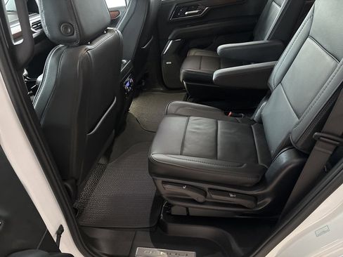 Used 2025 GMC Yukon Denali w/ Sun & Power Step Package image 31