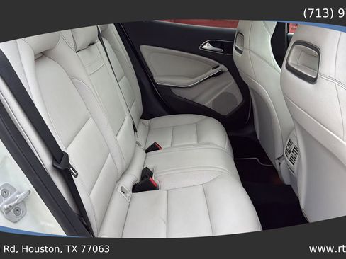 Used 2015 Mercedes-Benz GLA 250 4MATIC image 29
