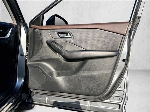 Used 2023 Nissan Rogue SV image 19