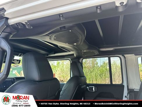 Used 2026 Jeep Wrangler Unlimited Sahara AWD/4WD image 17