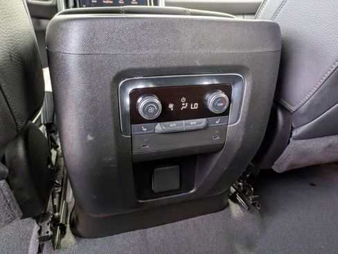 Used 2025 GMC Yukon XL Denali AWD/4WD image 16